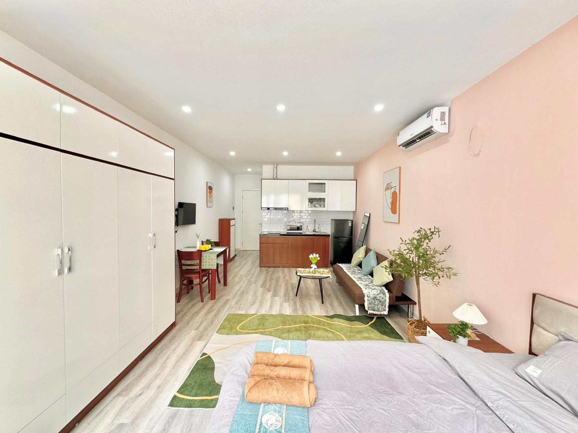 Modern & Comfy Apartment Ханой Екстериор снимка